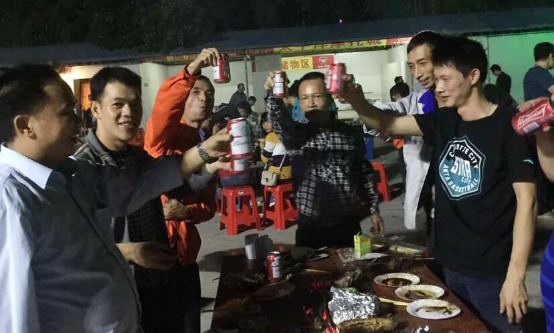 聚餐團建敘歡樂 精神抖擻再迎挑戰(zhàn)——南方鋁業(yè)職工燒烤聯(lián)誼活動圓滿結(jié)束210.png
